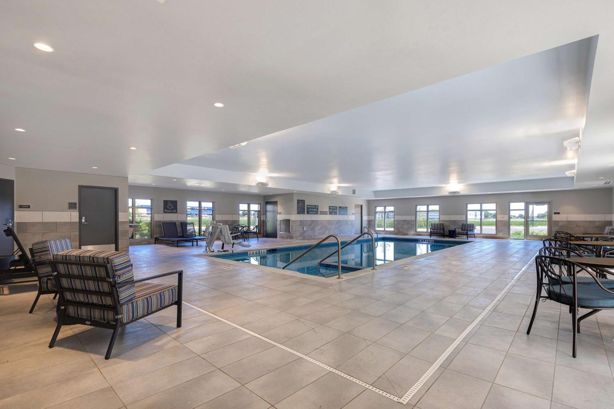 Homewood Suites By Hilton Oak Creek Milwaukee Kültér fotó